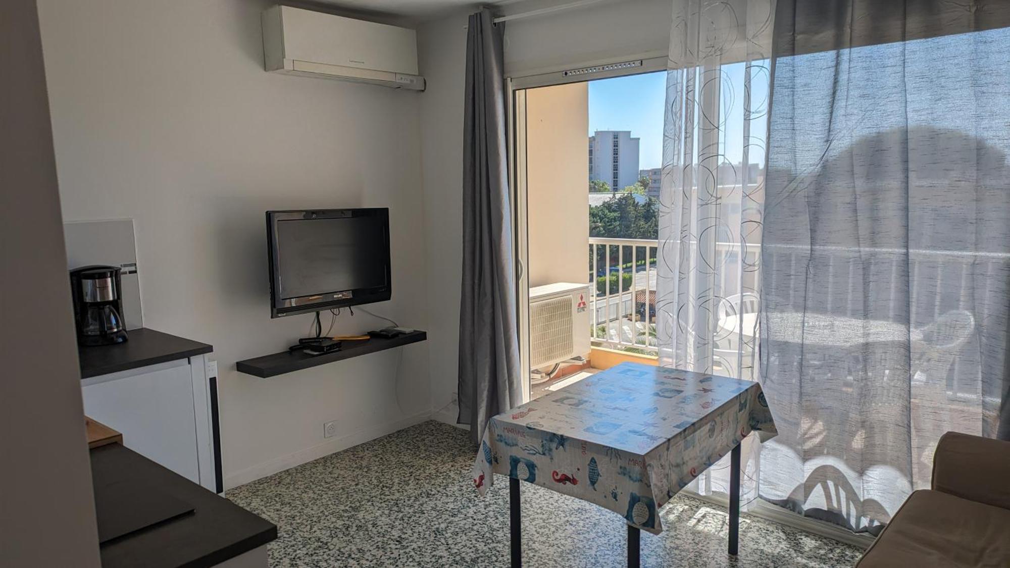 Studio Avec Coin Nuit, 100 M De La Mer Le Lavandou Exterior photo